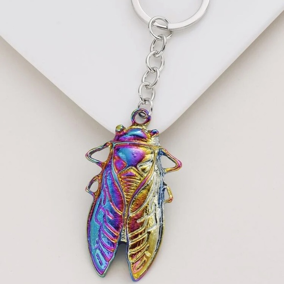Kathrono Accessories - 🪲 Awesome Oil Slick Rainbow Iridescent Rainbow Cicada Bug Keychain 🪲
